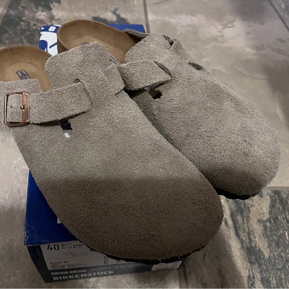 Boston Clog. Taupe. Size 40.